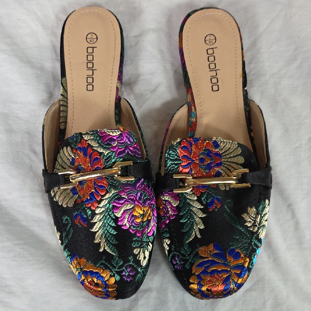 Boohoo Black And Multi-colored Floral Embroidered Shoes Size 7